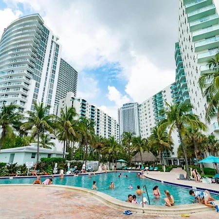 Fully Equiped, Ocean Front, Pool, Parking Apartment